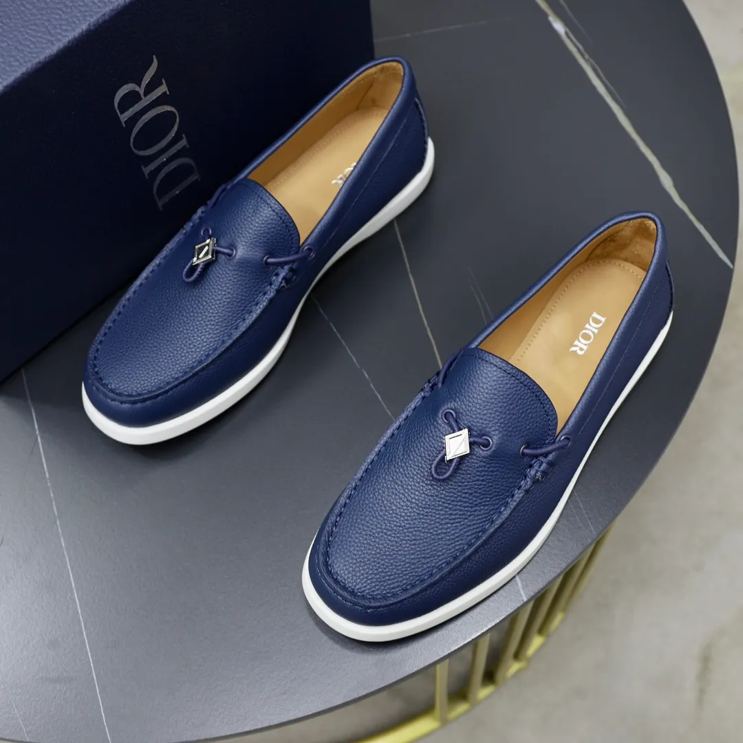 Ex-factory price: 540🙅‍♂️🙅‍♂️🙅‍♂️ Brand: Dior DIOR Standard code: Men's code 38/44 (45 can be customized) Grade: Same as the official website Material: Original cowhide stitching, cowhide lining, original TPU wear-resistant soft outsole Style categories: Leisure and sports version, footwear for driving, young fashion, European and American trends, British style Color: actual picture color